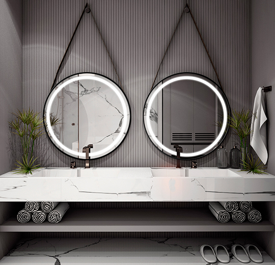 Lustra w metalowych ramach